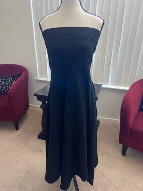 Classic Strapless Black Midi Dress